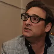 Para Sebasti�n Auguste, "cuando se deval�a pagan justos por pecadores"