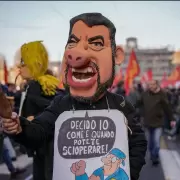 Meloni aplica la motosierra y le responden con una huelga general