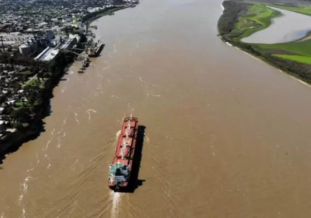 Por la crucial v�a navegable transita el 80% de las exportaciones argentinas.