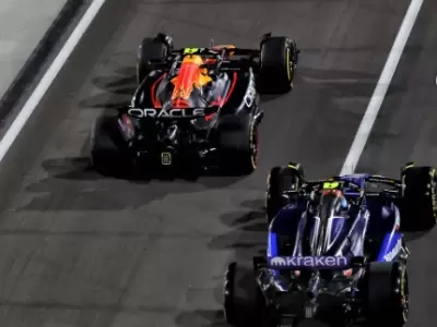 Franco Colapinto super� a Checo P�rez en la largada desde boxes
