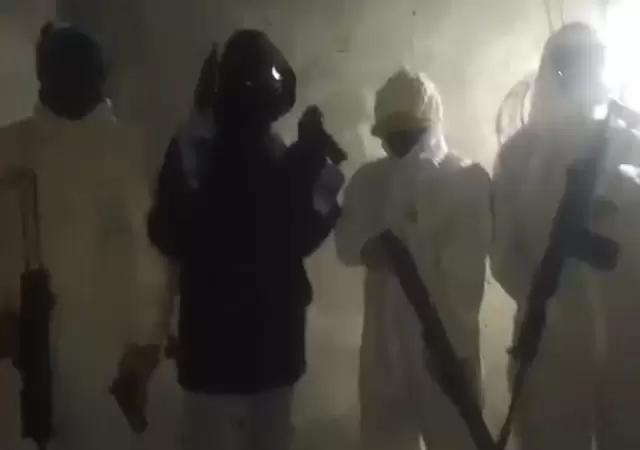 Se inici� una causa d�nde se trata de identificar a los integrantes que aparecen en el video y las armas que portan.