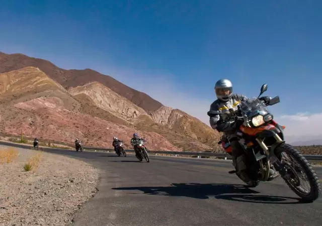 Motoqueros: el paisaje est� servido.