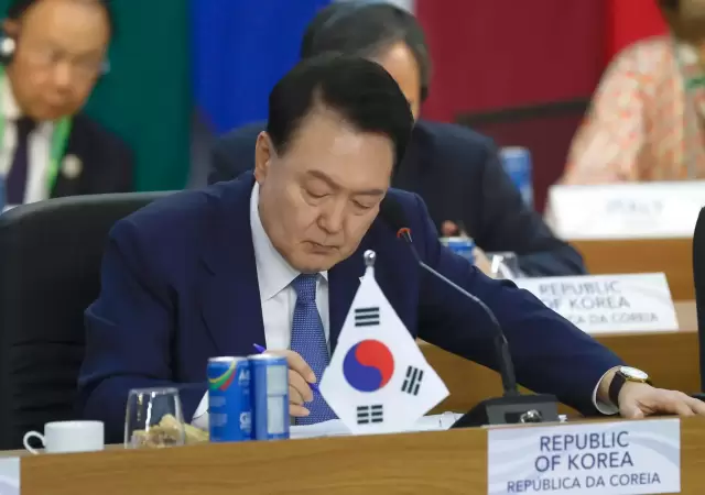 El conservador Yoon Suk-yeol abus� de sus poderes y enfrenta, ahora, un complicado panorama de gobernabilidad.