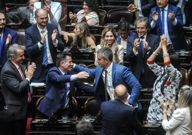 Mart�n Menem reelecto: tensi�n, acusaciones y un Congreso dividido