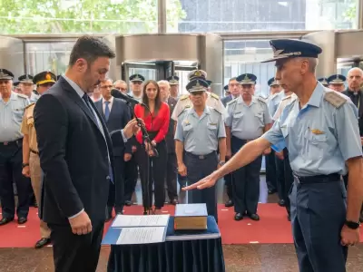 Petri tomando juramento a Valverde.