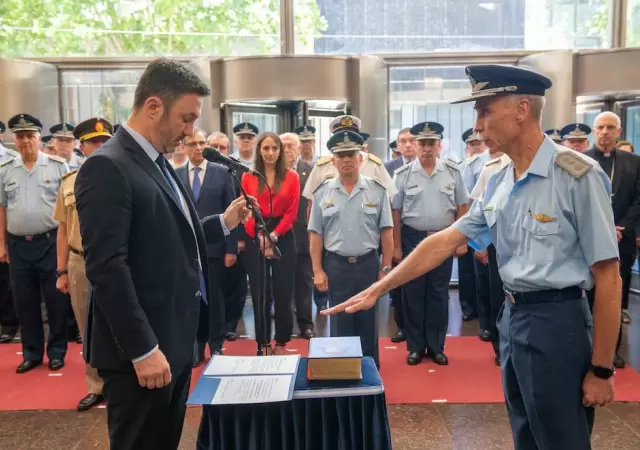 Petri tomando juramento a Valverde.