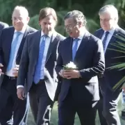 Flores y palabras de reconocimiento entre Petro y Lacalle Pou