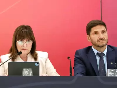 La ministra de Seguridad junto al gobernador santafesino. (Foto: web)
