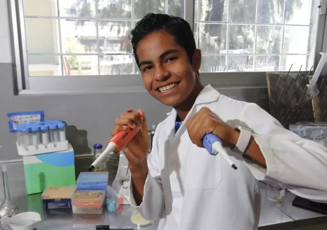 Ian sue�a con tener un art�culo publicado.