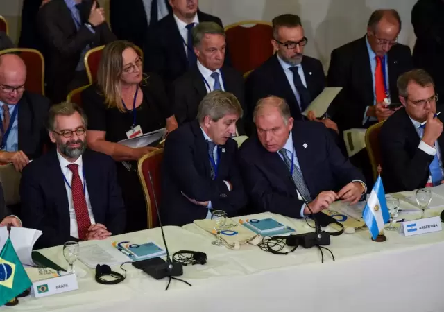 Mayor apertura comercial: la estrategia de Caputo para el futuro del Mercosur