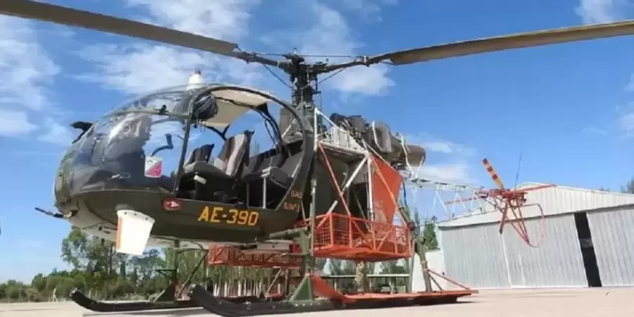 Las excelentes aeronaves SA 315B Lama est�n rozando el final de su vida �til.