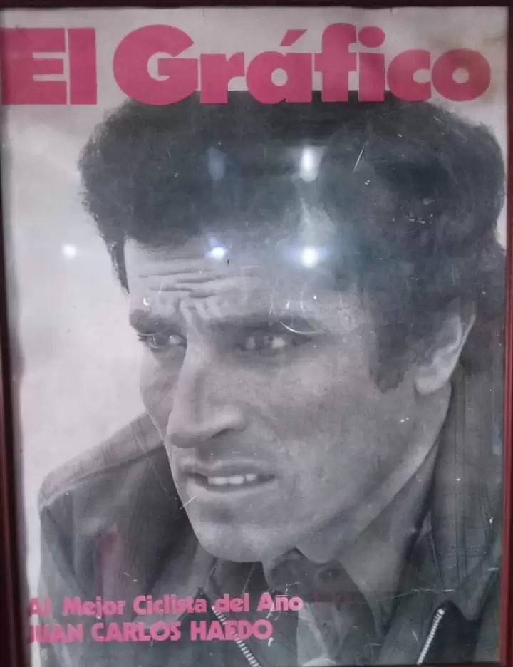Juan Carlos Haedo, tras recibir una menci�n de El Gr�fico