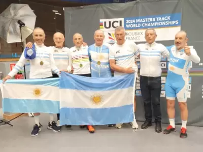 Juan Carlos celebrando el t�tulo mundial en Francia