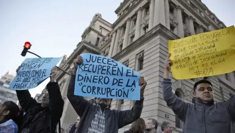 "Abramos los ojos de verdad cuando hablemos de corrupci�n: los entramados son muchos, est�n enquistados" (M. E. Talerico)