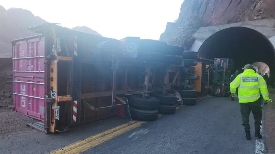 Un camionero perdi� la vida al volcar en alta monta�a/ Fuente: Ministerio de Seguridad