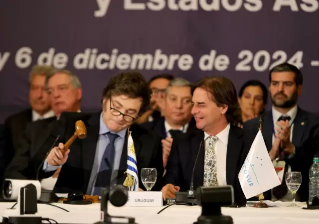Javier Milei y Lacalle Pou en el traspaso de la presidencia del Mercosur