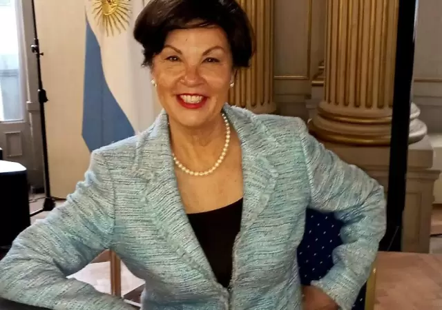 La empresaria acu�a una distinci�n del Congreso Nacional por su trayectoria en el �mbito del comercio internacional y las relaciones multinacionales.