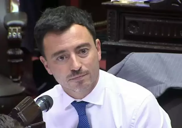 "El gobernador, como rostro del kirchnerismo, nos sali� a todos los argentinos algo m�s de 40 mil millones de d�lares" (R. de Loredo)
