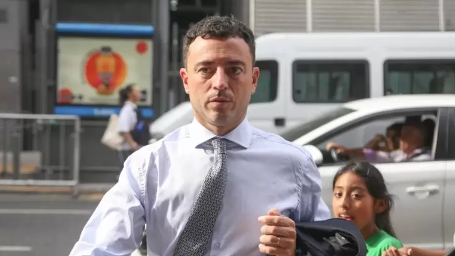 "Hablamos del mayor responsable del desfalco al Estado: el Club de Par�s, deudas mal pagadas, y el caso YPF" (R. de Loredo)