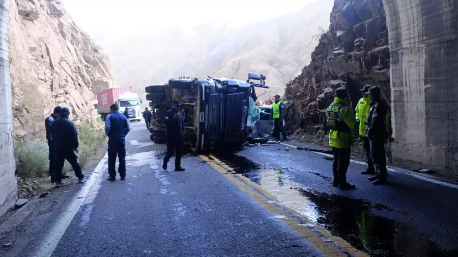 El tr�nsito por la ruta 7 qued� totalmente cortado a partir de este lunes.