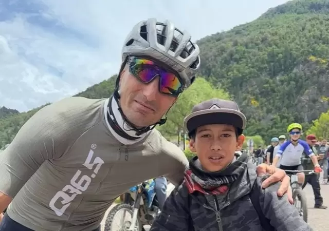 Mateo junto a Lionel Scaloni, en noviembre de 2024.