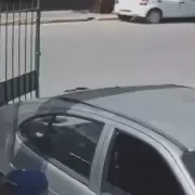 No le aceptaron pagar con transferencia el estacionamiento y tomó la peor decisión