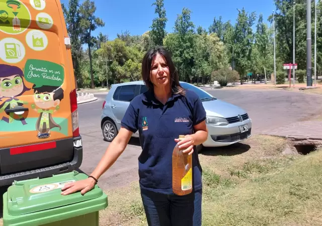 Los aceites vegetales que se venden en los supermercados y almacenes son contaminantes del ambiente. (S. Brasigliano)