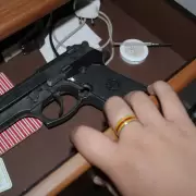 Pol�mica por la decisi�n oficial de reducir la edad m�nima para tenencia de armas de fuego