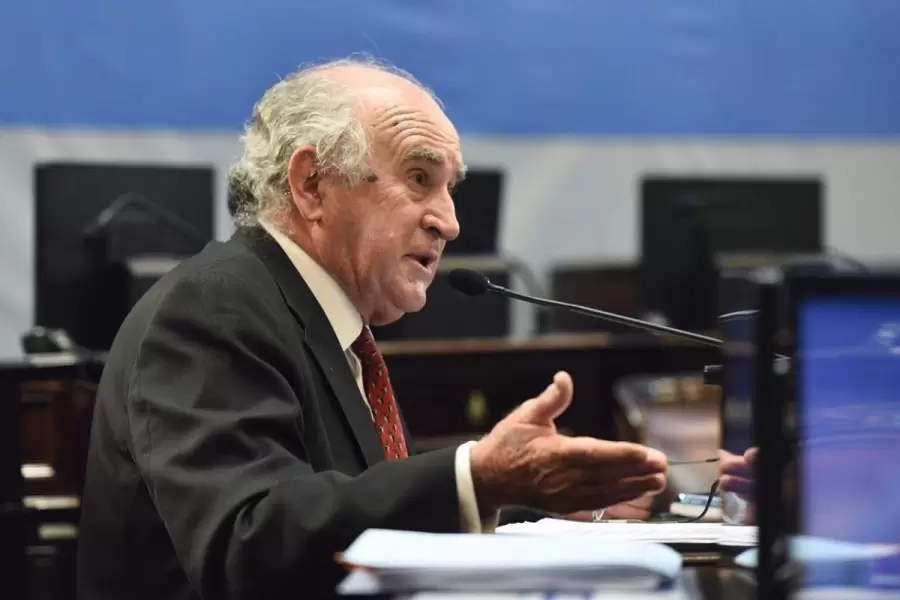 Oscar Parrilli también cuestionado