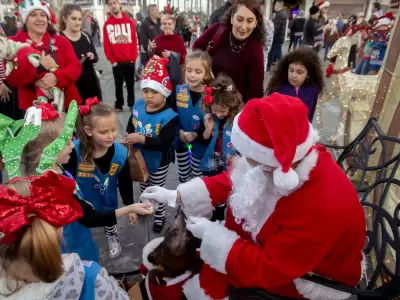Ni�os, juguetes, Navidad y cartita: falta Pap� Noel, y estamos todos.
