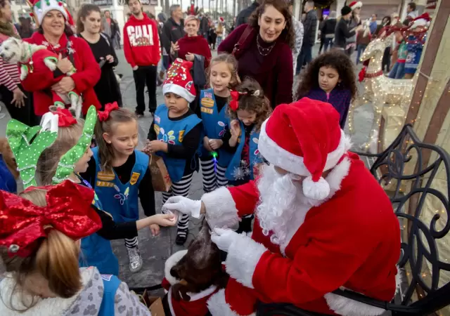 Ni�os, juguetes, Navidad y cartita: falta Pap� Noel, y estamos todos.