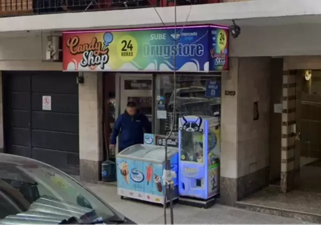 La v�ctima fue baleada por la espalda frente a este kiosco. (Foto: web)