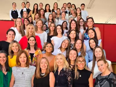 Todas las mujeres profesionales que se hicieron presentes en el certamen./