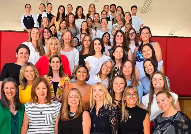 Todas las mujeres profesionales que se hicieron presentes en el certamen./