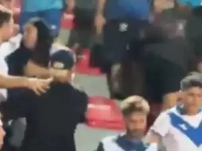 Un tenso momento se vivi� tras la derrota de V�lez