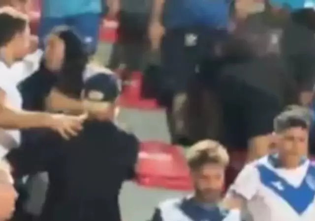 Un tenso momento se vivi� tras la derrota de V�lez