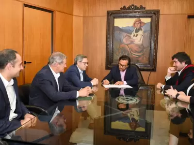 Gustavo S�enz, gobernador de Salta, con representantes de R�o Tinto.