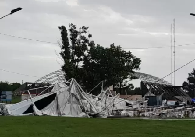 En Bragado, en la provincia de Buenos Aires, el efecto tornado de la tormenta produjo diversos destrozos y hasta heridos.