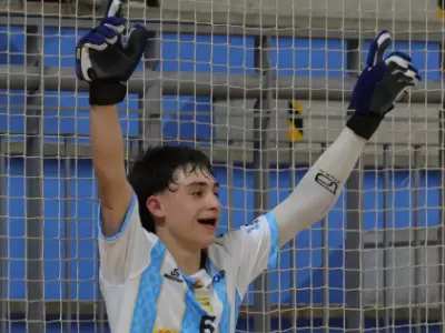 Valentino "El Pintita" Marzonetto, festejando uno de los goles convertidos durante el reciente Mundial de Hockey sobre Patines, en Novara, Italia.