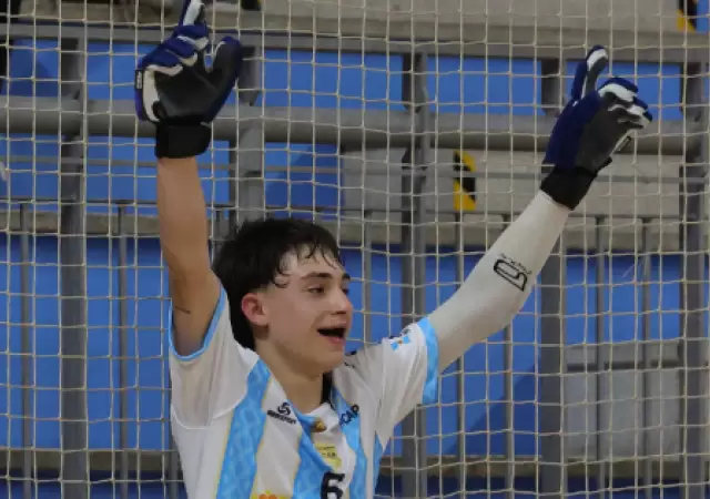 Valentino "El Pintita" Marzonetto, festejando uno de los goles convertidos durante el reciente Mundial de Hockey sobre Patines, en Novara, Italia.