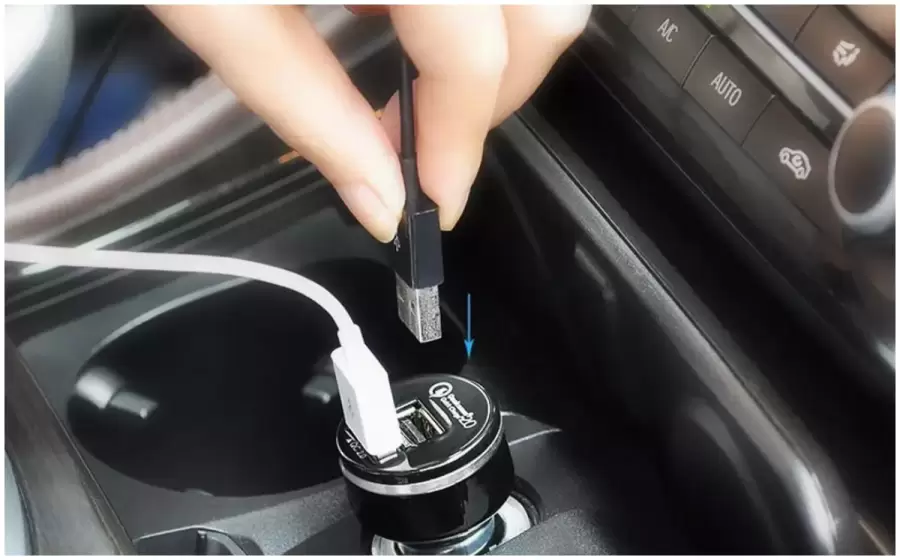 Cargar y sobrecargar aparatos dentro del coche puede afectar la duraci�n de la bater�a.