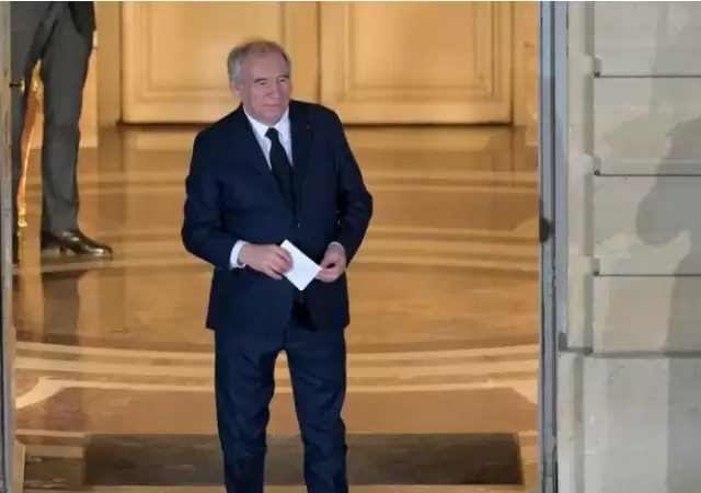 El veterano y experimentado Bayrou, de 73 a�os, intentar� sanear las cuentas de Macron.