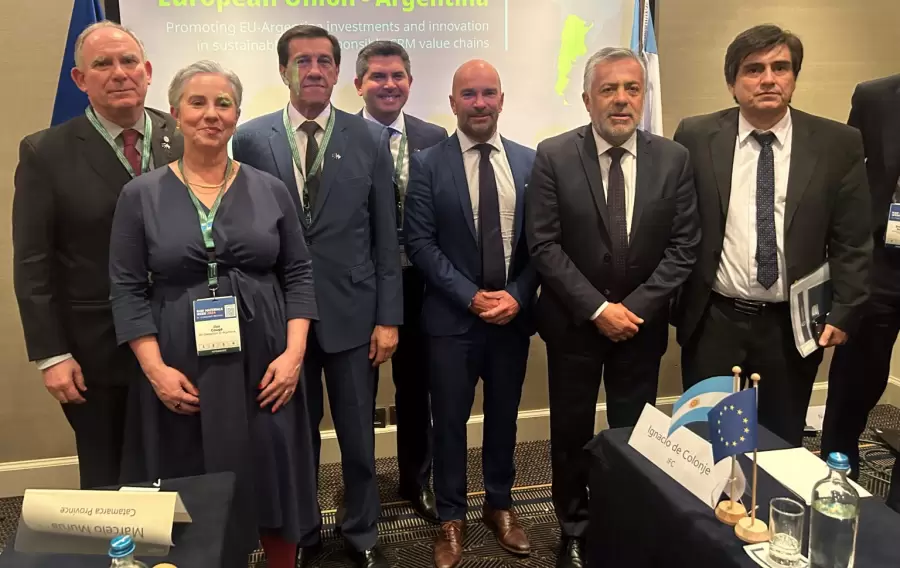 La delegaci�n en su recorrida