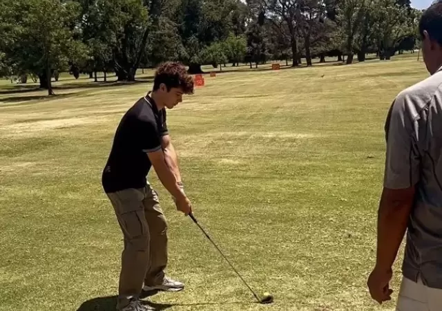 Franco Colapinto lleg� a la Argentina y practic� golf