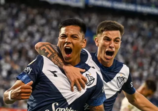 El festejo de Aquino luego de marcar su gol