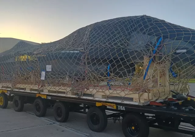 Lleg� a la Argentina el primer F-16.