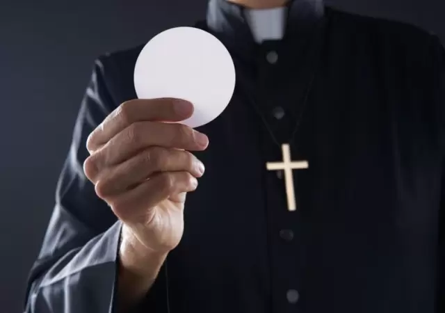 Sacerdote.