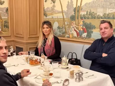 L-Gante, Wanda y L�pez compartiendo el desayuno.