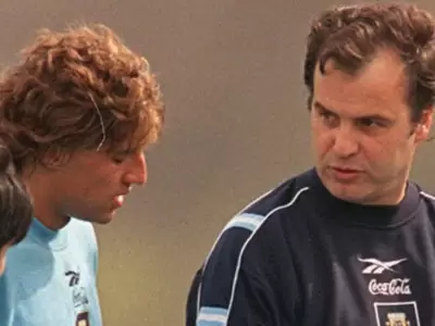 Hern�n Crespo junto a Marcelo Bielsa