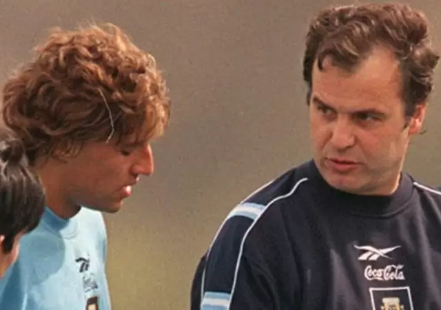 Hern�n Crespo junto a Marcelo Bielsa